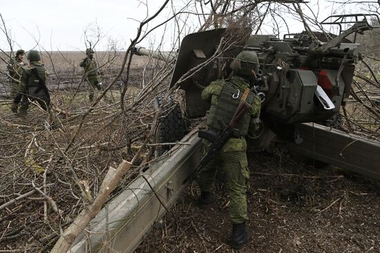 Работа артиллерийских расчетов в зоне СВО