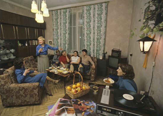 Бригада работниц Ленинградского объединения электронного приборостроения "Светлана"