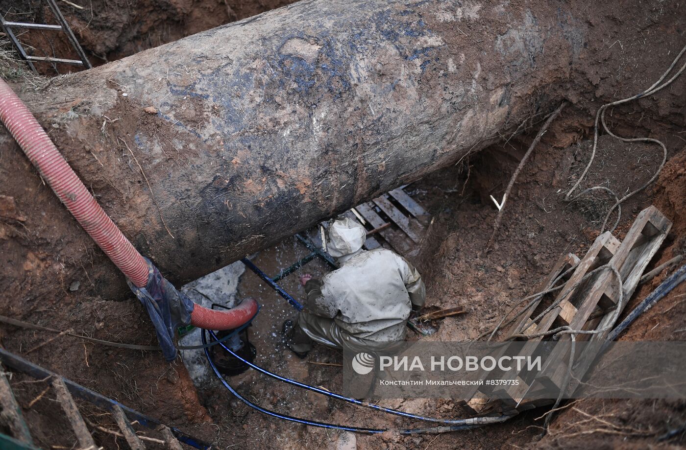 Аварийно-восстановительные работы на центральном водоводе в Крыму