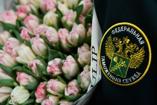 Поставка цветов к 8 Марта в Екатеринбург