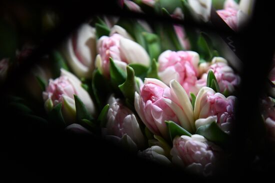 Поставка цветов к 8 Марта в Екатеринбург