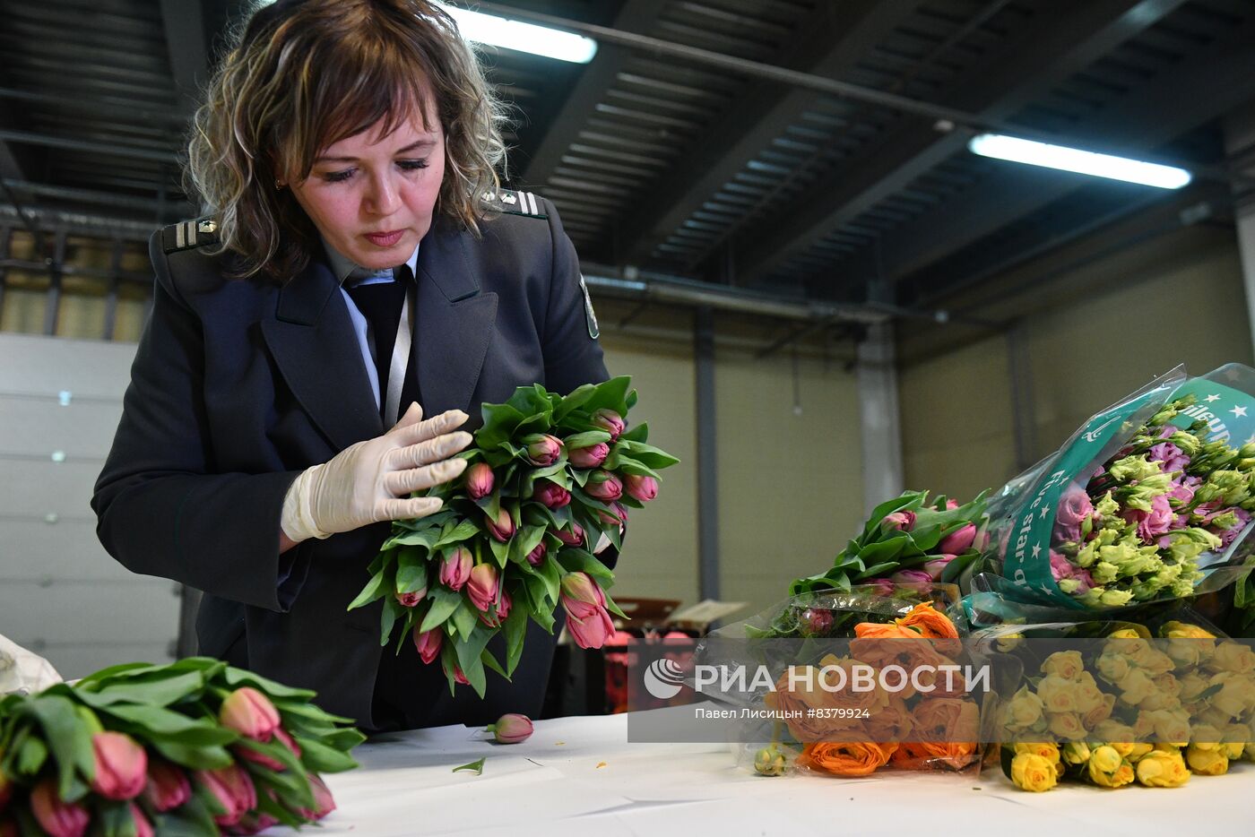 Поставка цветов к 8 Марта в Екатеринбург