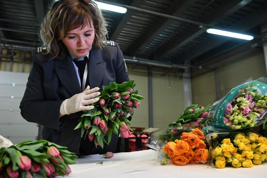 Поставка цветов к 8 Марта в Екатеринбург