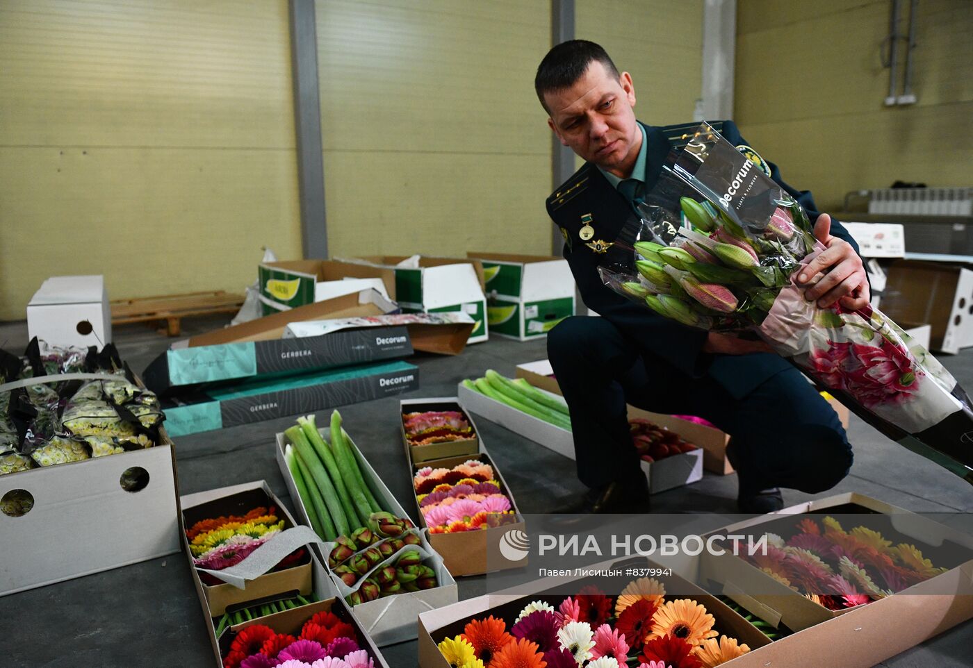 Поставка цветов к 8 Марта в Екатеринбург