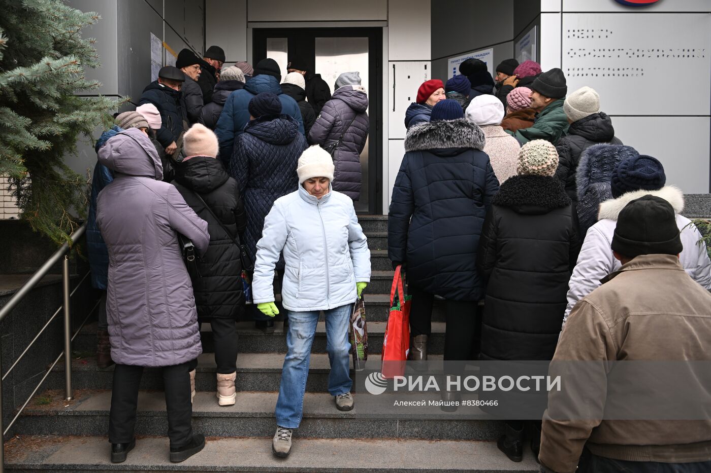 Работа пункта приёма документов на российское гражданство в Новой Каховке