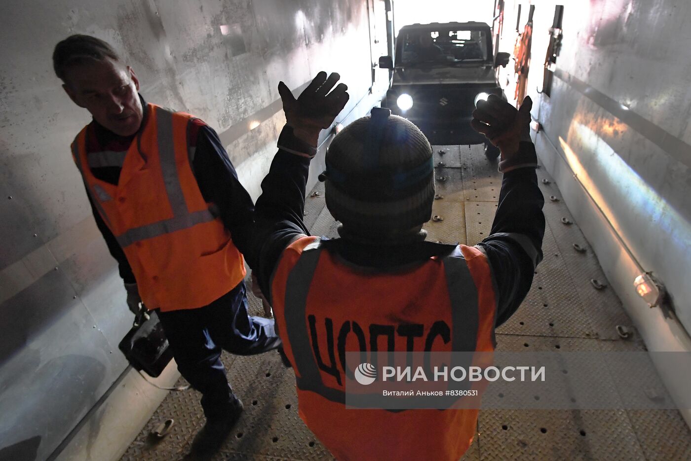 Запуск вагона-автомобилевоза между  Владивостоком и  Москвой