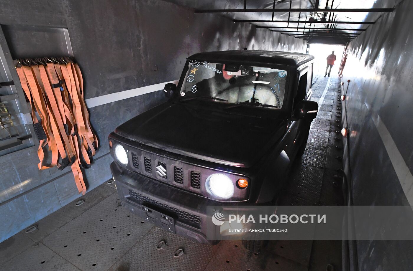 Запуск вагона-автомобилевоза между  Владивостоком и  Москвой