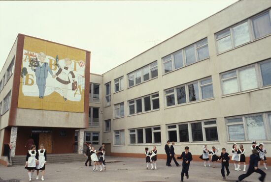 Средняя общеобразовательная школа в совхозе "Пушкинский"