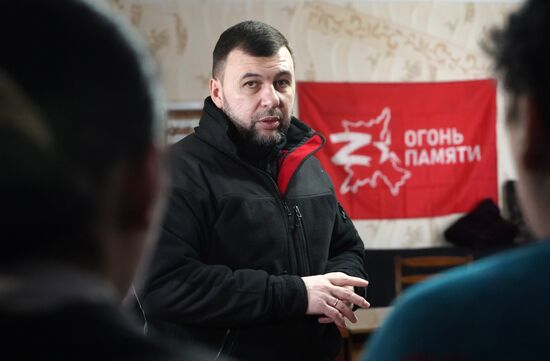Врио главы ДНР Д. Пушилин встретился с беженцами из Артемовска