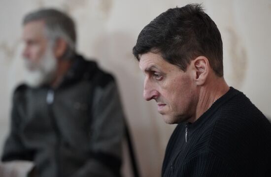 Врио главы ДНР Д. Пушилин встретился с беженцами из Артемовска