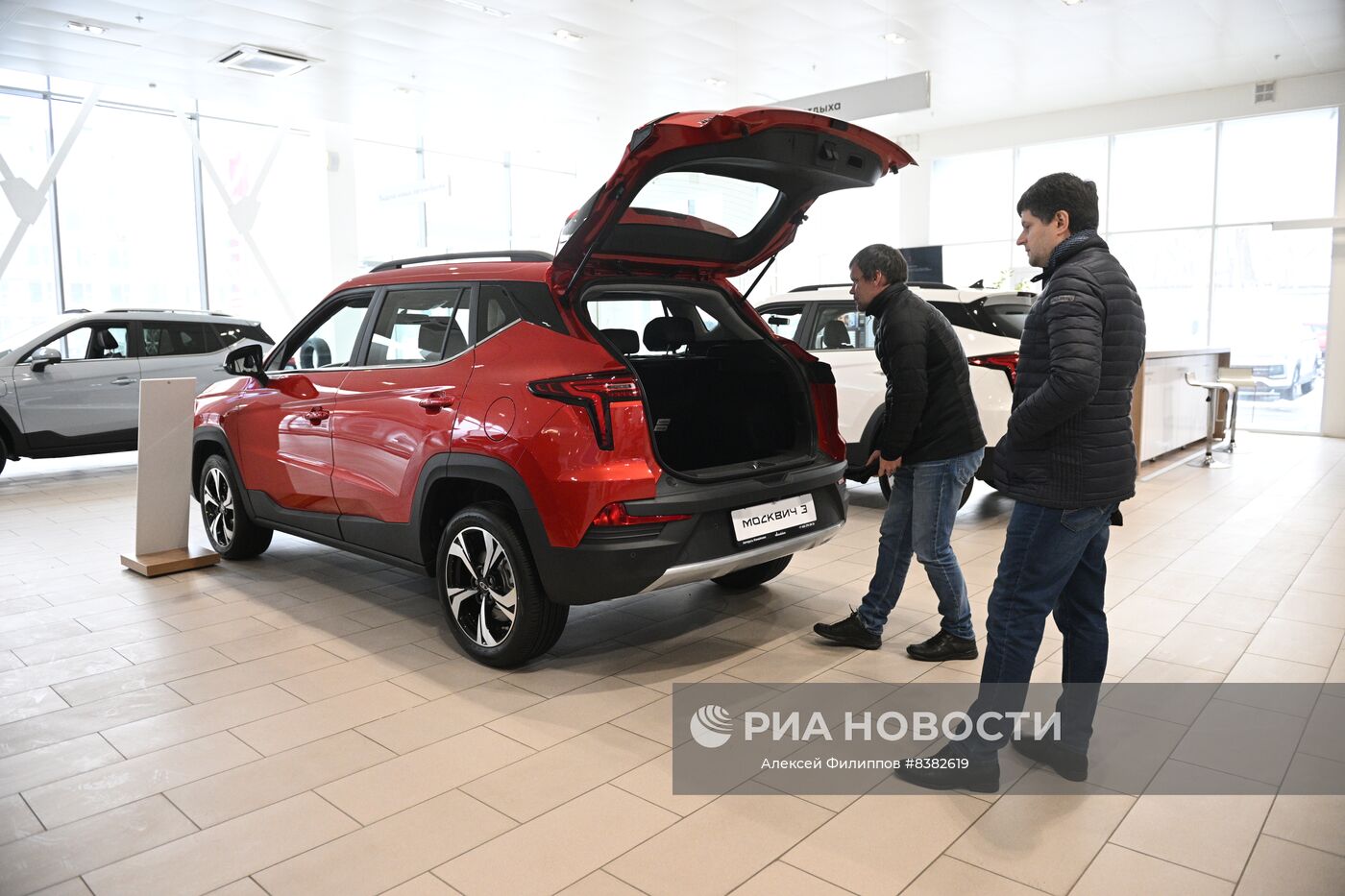 Старт продаж автомобилей "Москвич" у всех официальных дилеров