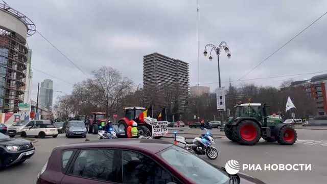 Бельгийские фермеры на тракторах заблокировали центр Брюсселя