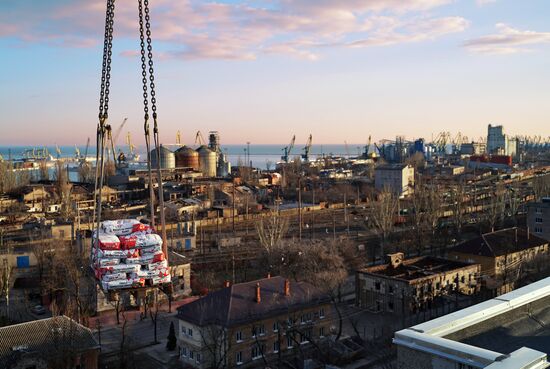 Повседневная жизнь в Мариуполе