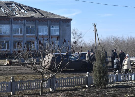 Военные передали гумпомощь жителям прифронтовых сел Запорожской области