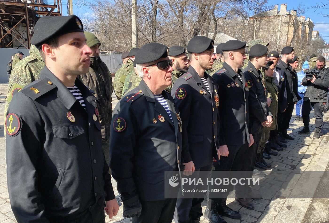 Памятная доска в честь Героя России В. Жоги появилась в Донецке