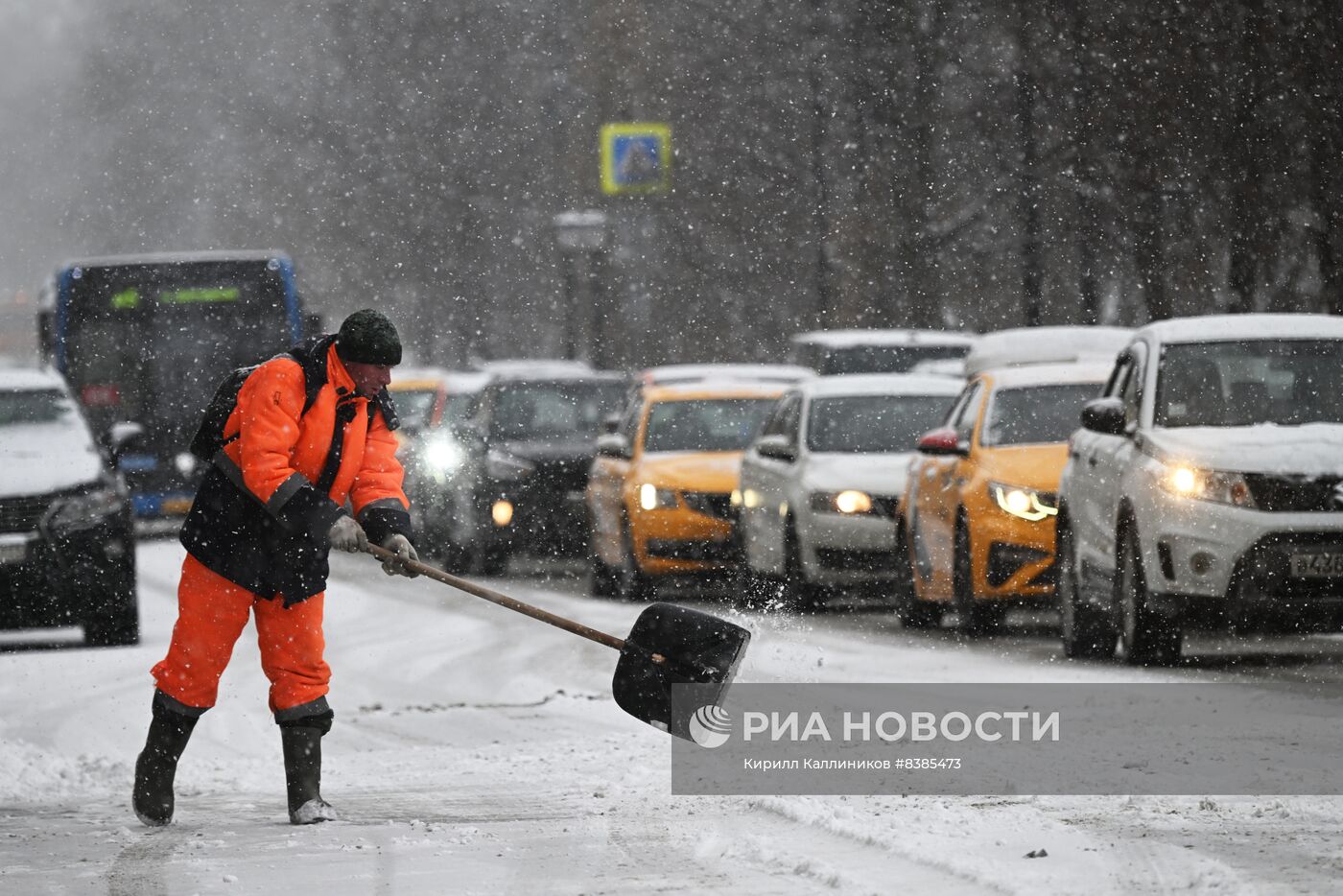 Снег в Москве