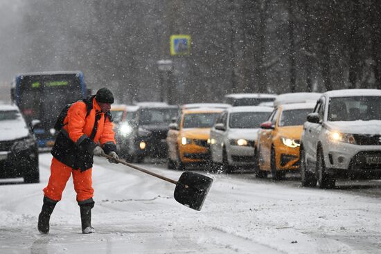 Снег в Москве