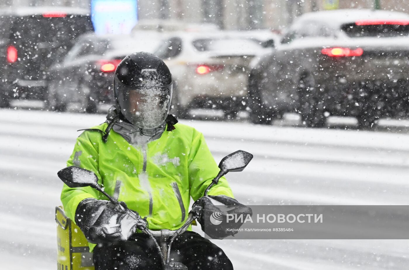 Снег в Москве
