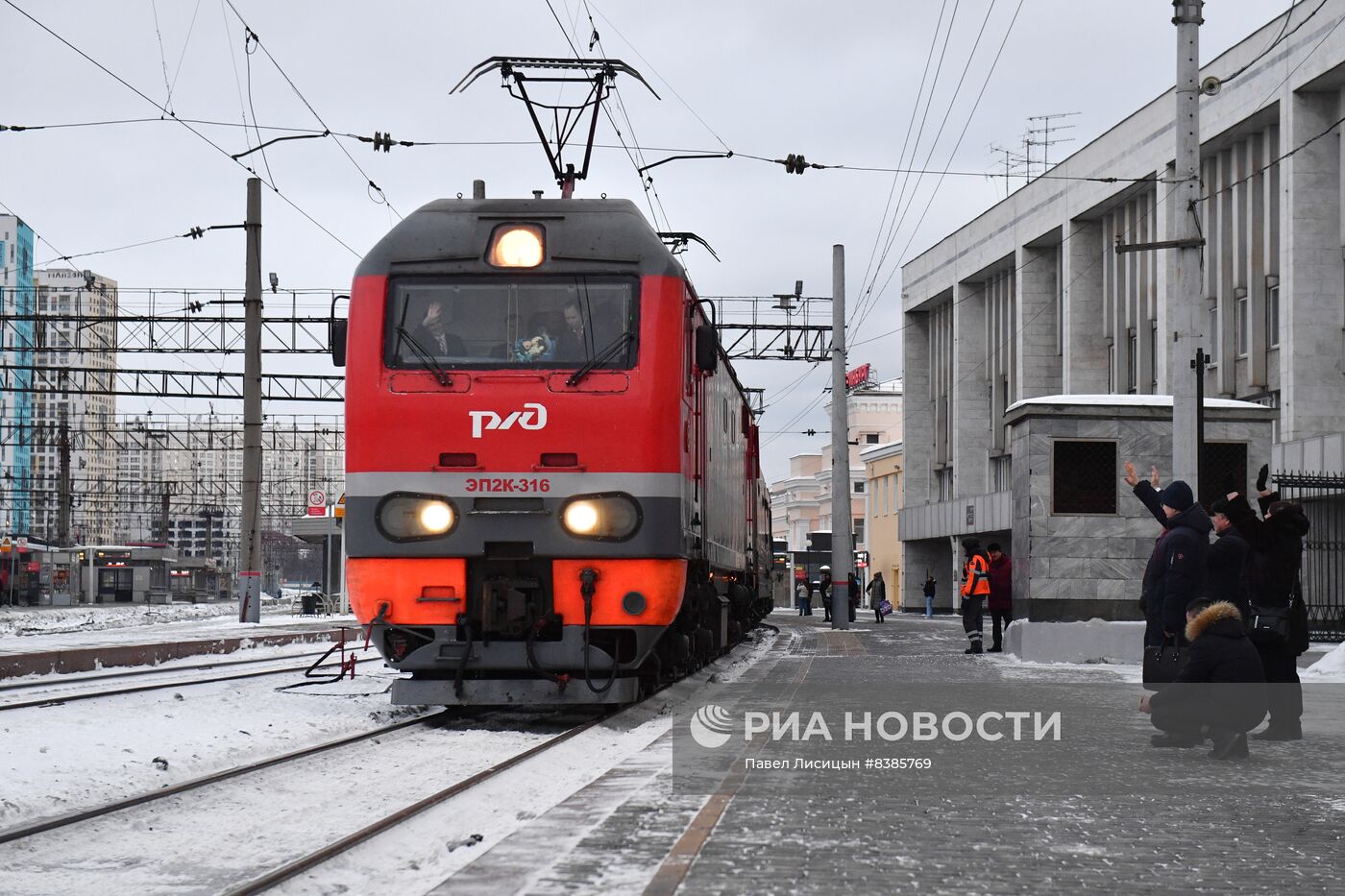 Первый самостоятельный рейс женщины-машиниста электровоза О. Соколовой