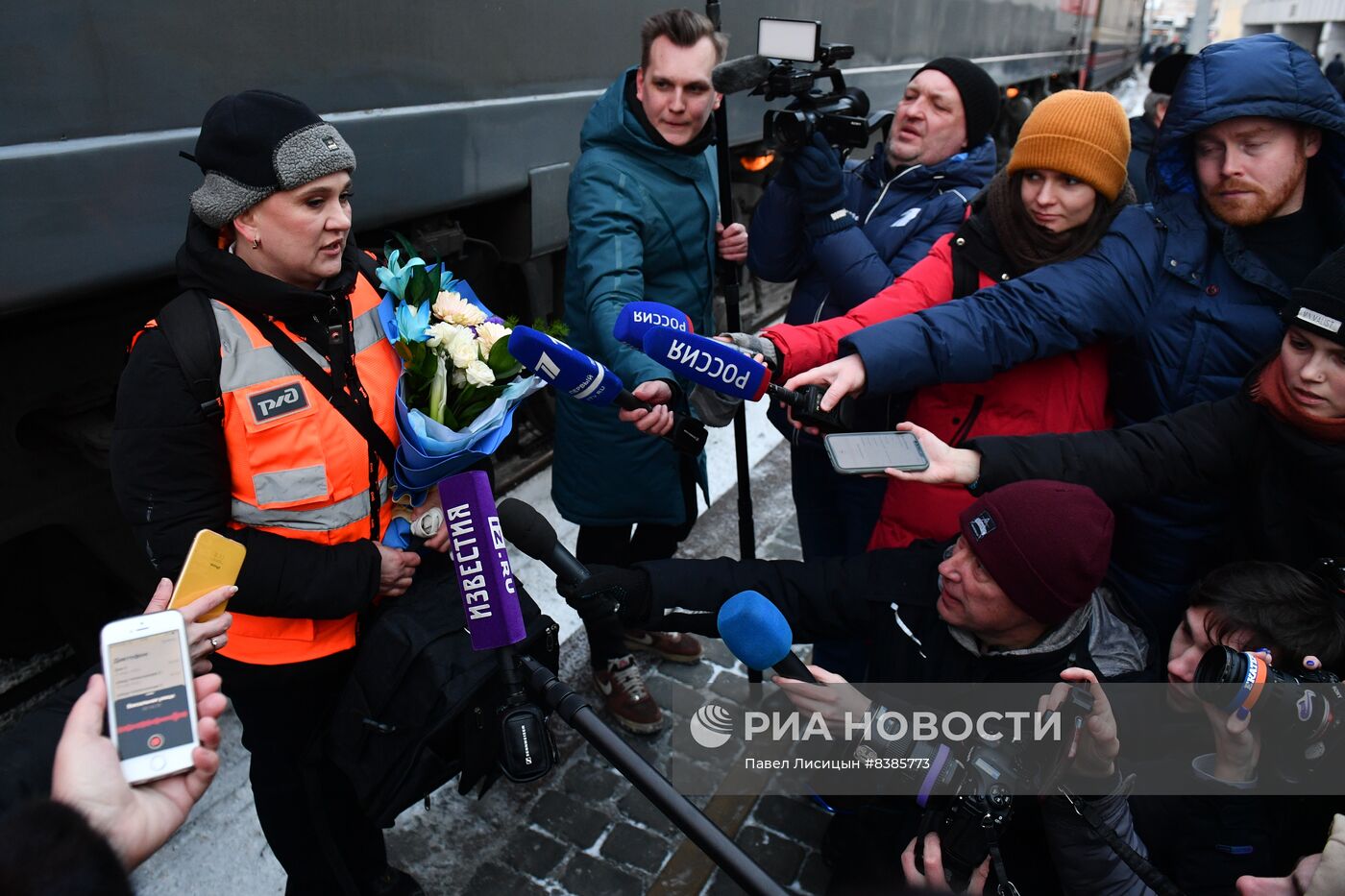 Первый самостоятельный рейс женщины-машиниста электровоза О. Соколовой