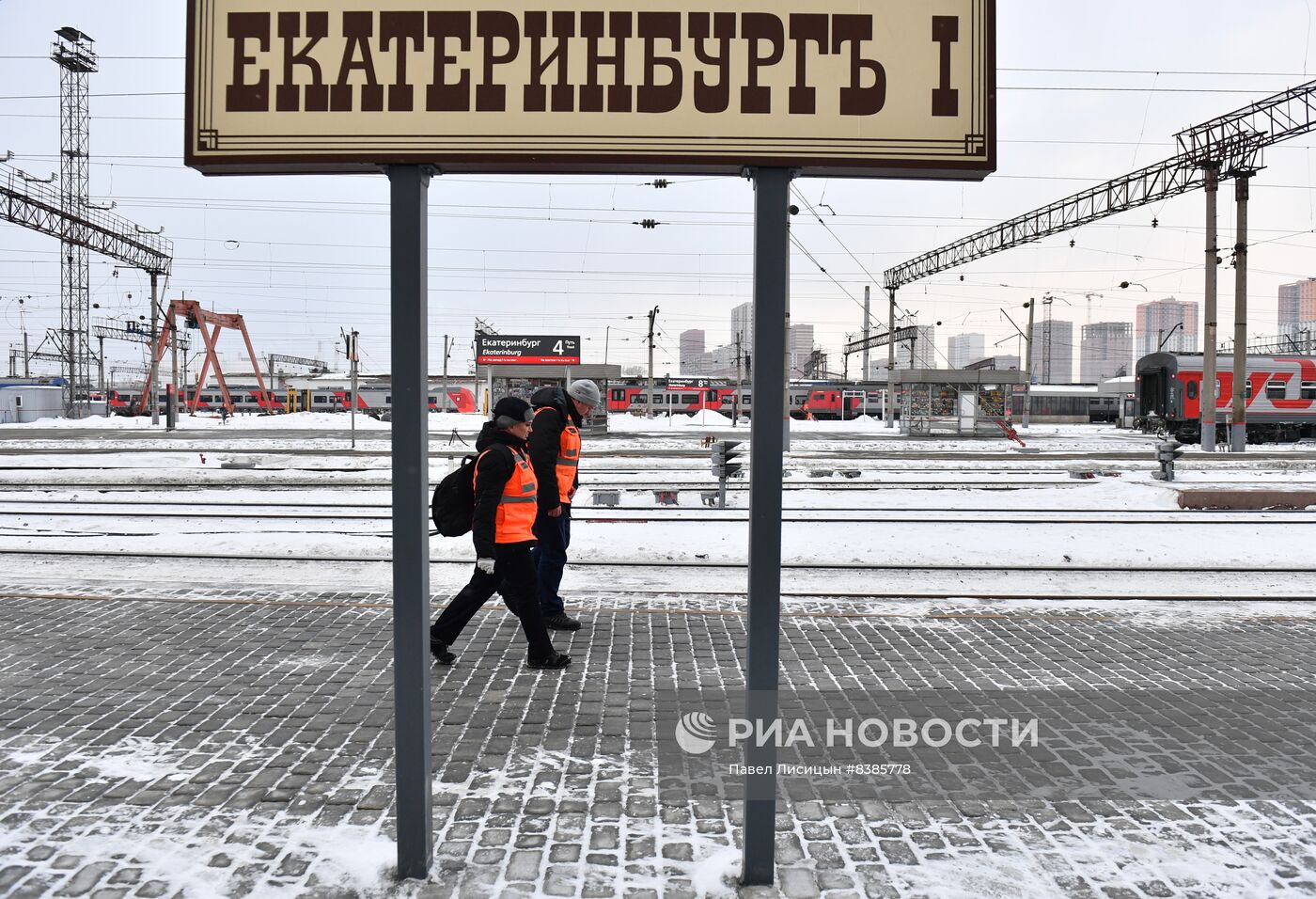 Первый самостоятельный рейс женщины-машиниста электровоза О. Соколовой