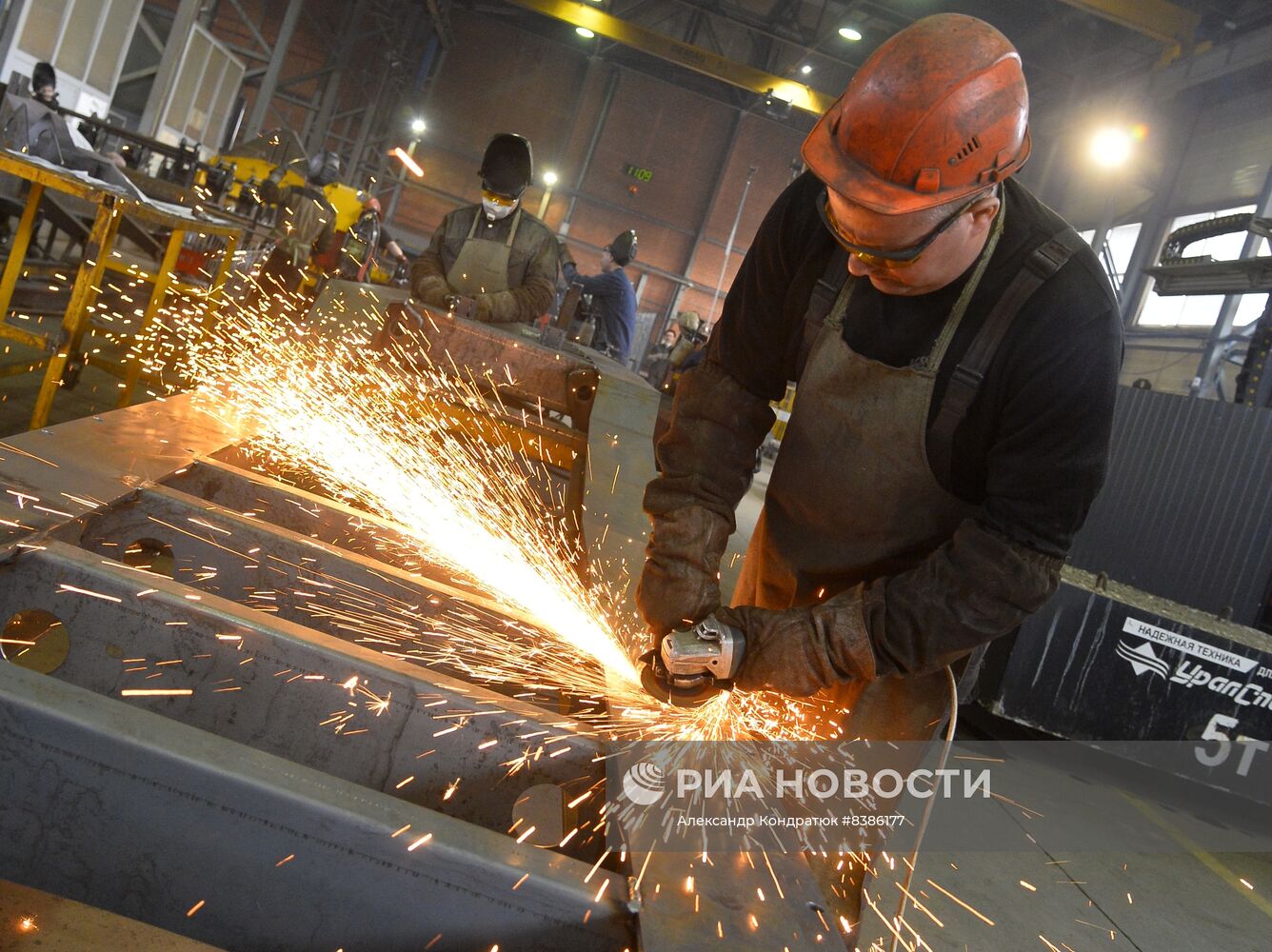 Производство тяжелой техники на машиностроительном заводе "УралСпецТранс"