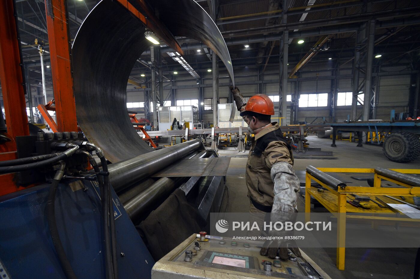 Производство тяжелой техники на машиностроительном заводе "УралСпецТранс"