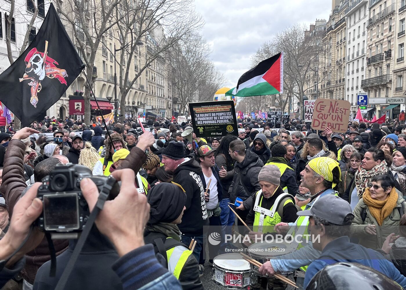 Акция протеста против пенсионной реформы в Париже