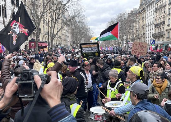 Акция протеста против пенсионной реформы в Париже