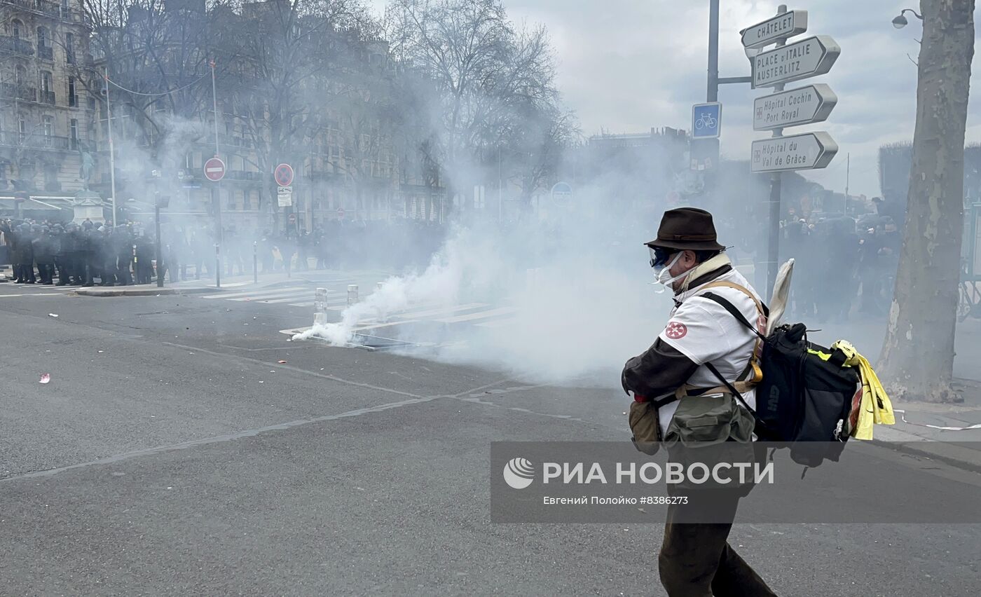 Акция протеста против пенсионной реформы в Париже