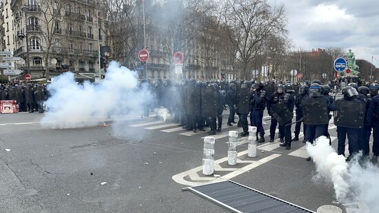 Акция протеста против пенсионной реформы в Париже