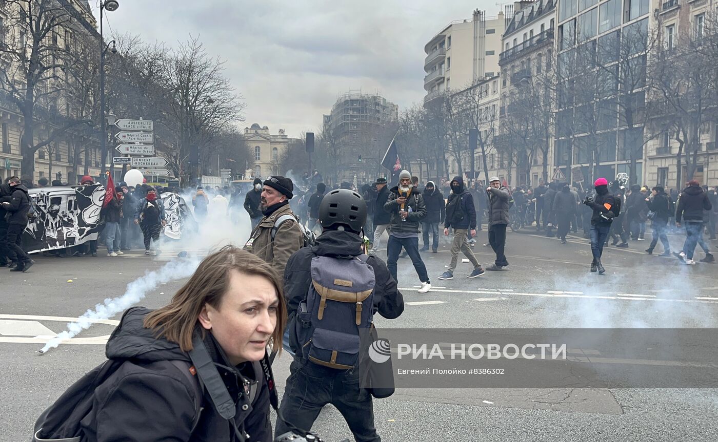 Акция протеста против пенсионной реформы в Париже