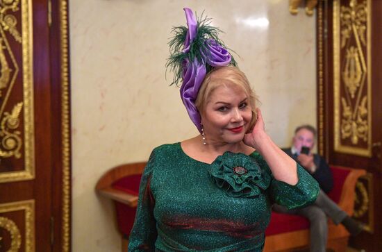 Акция "Красивый выход" в Александринском театре 