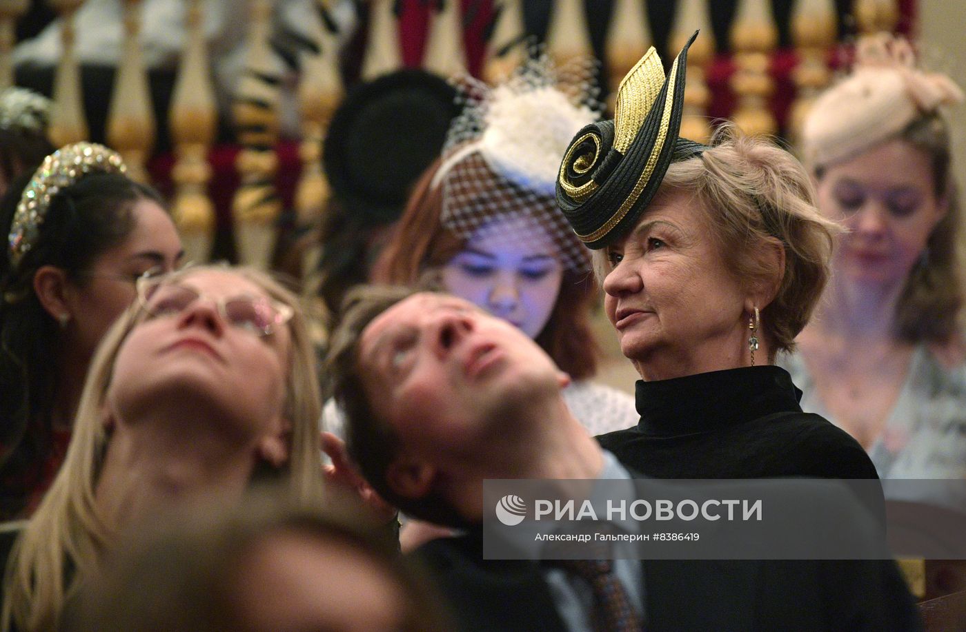 Акция "Красивый выход" в Александринском театре 