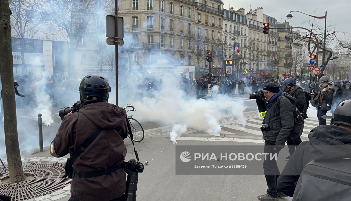 Акция протеста против пенсионной реформы в Париже