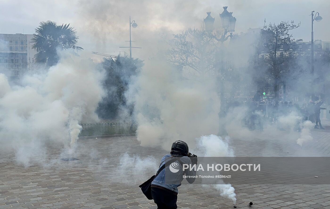 Акция протеста против пенсионной реформы в Париже