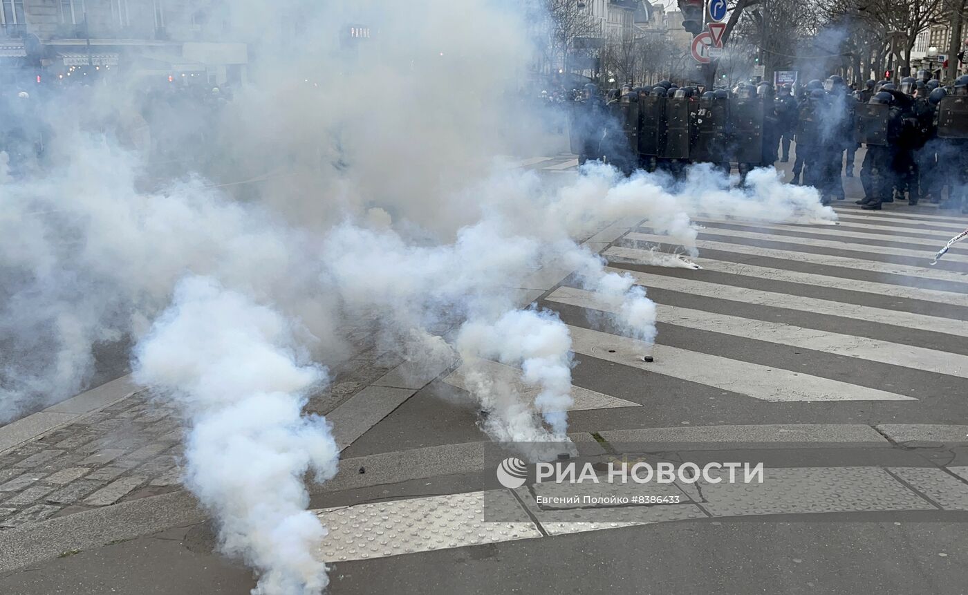 Акция протеста против пенсионной реформы в Париже