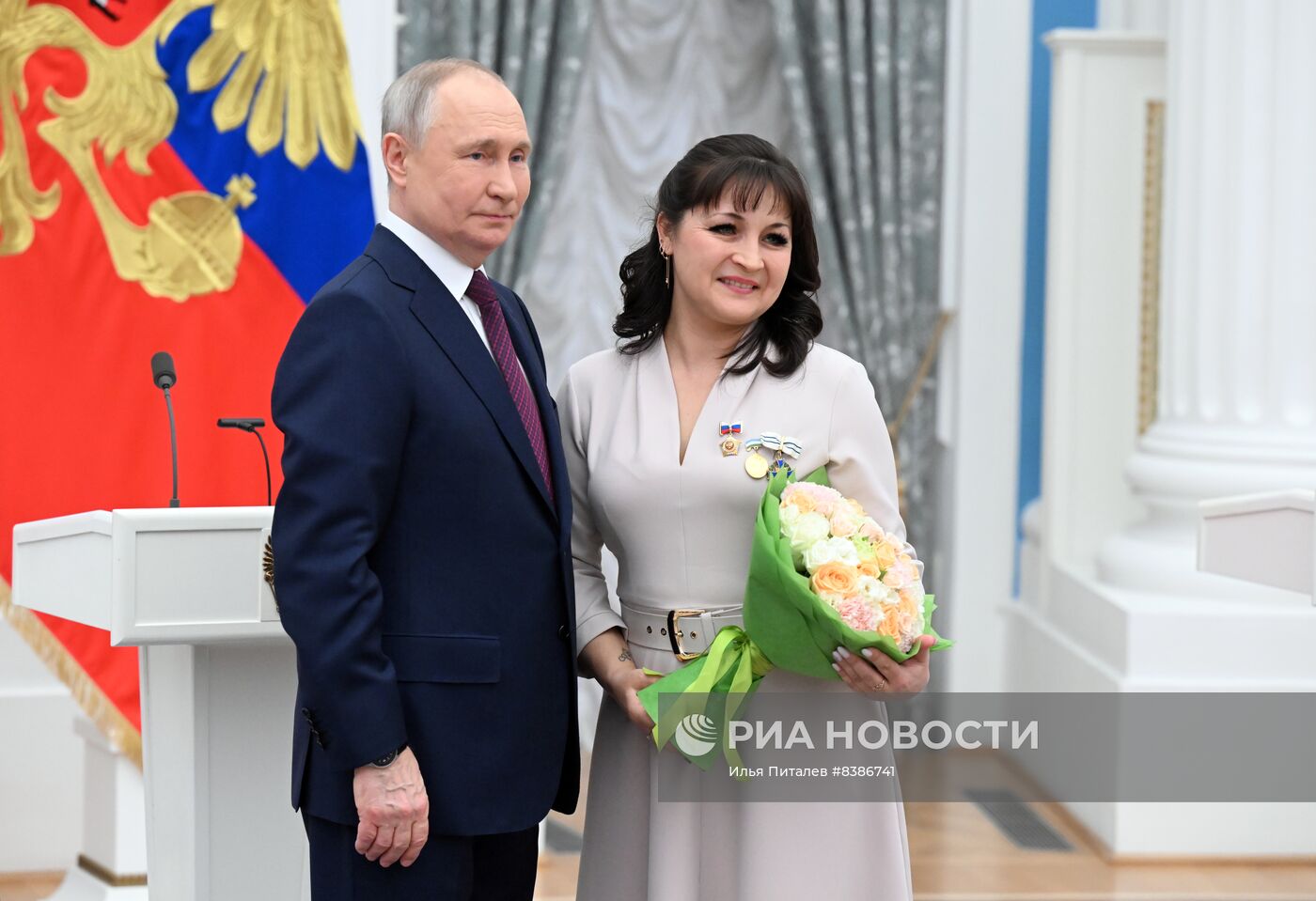 Президент РФ В. Путин вручил государственные награды выдающимся женщинам России