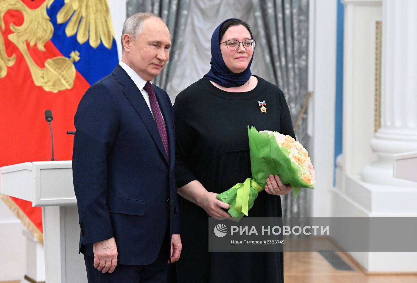 Президент РФ В. Путин вручил государственные награды выдающимся женщинам России