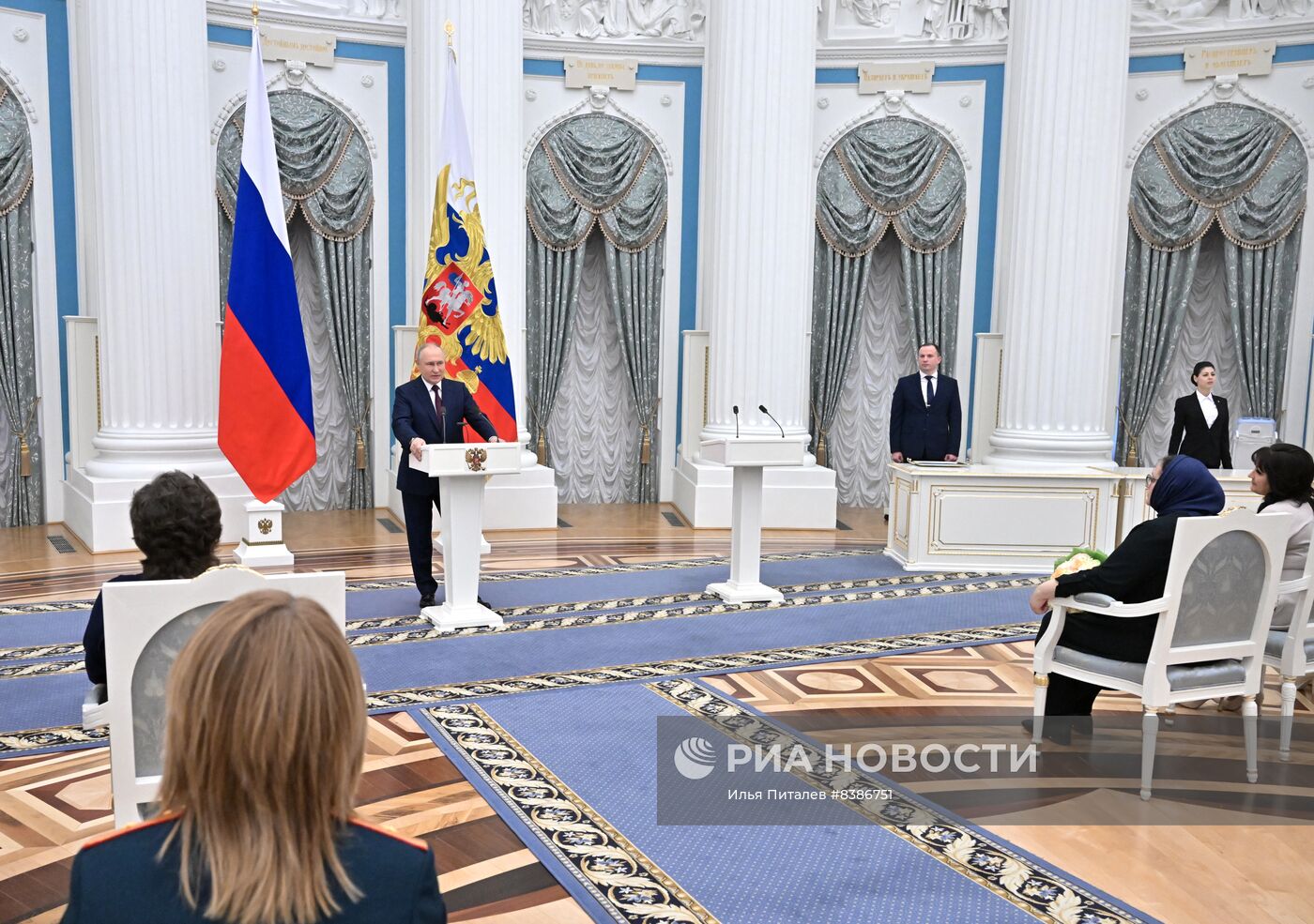 Президент РФ В. Путин вручил государственные награды выдающимся женщинам России