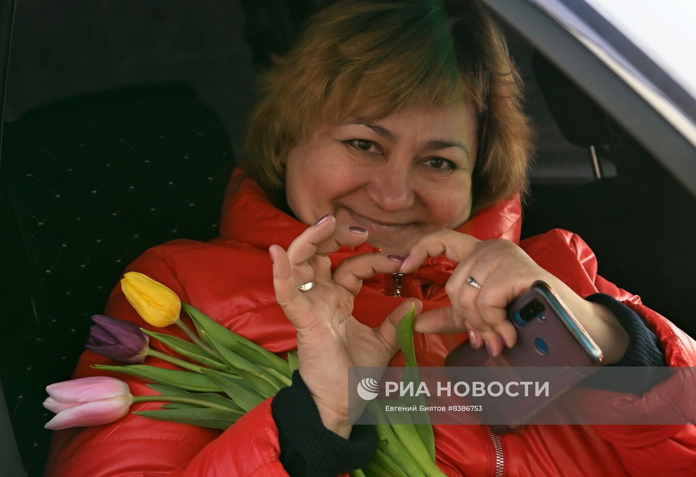 Поздравление женщин с 8 марта в ЛНР | РИА Новости Медиабанк