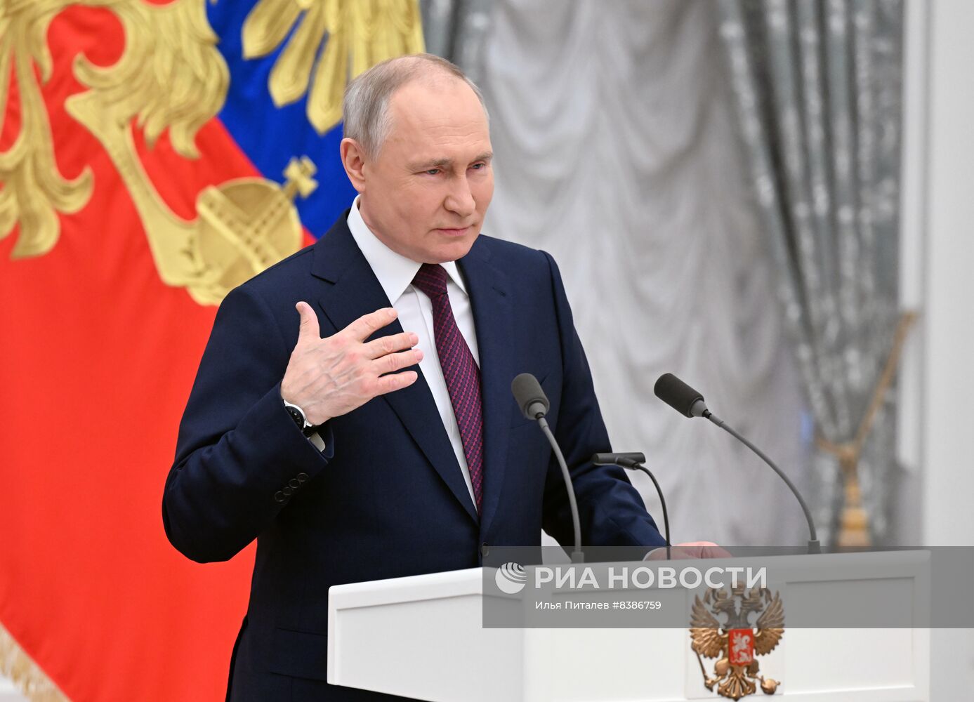 Президент РФ В. Путин вручил государственные награды выдающимся женщинам России