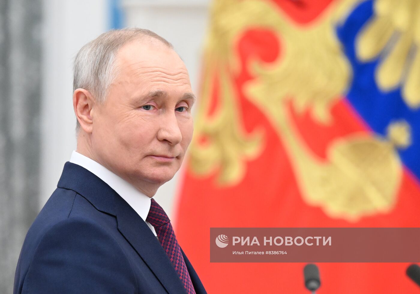 Президент РФ В. Путин вручил государственные награды выдающимся женщинам России