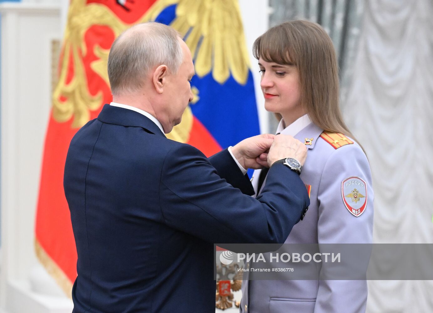 Президент РФ В. Путин вручил государственные награды выдающимся женщинам России