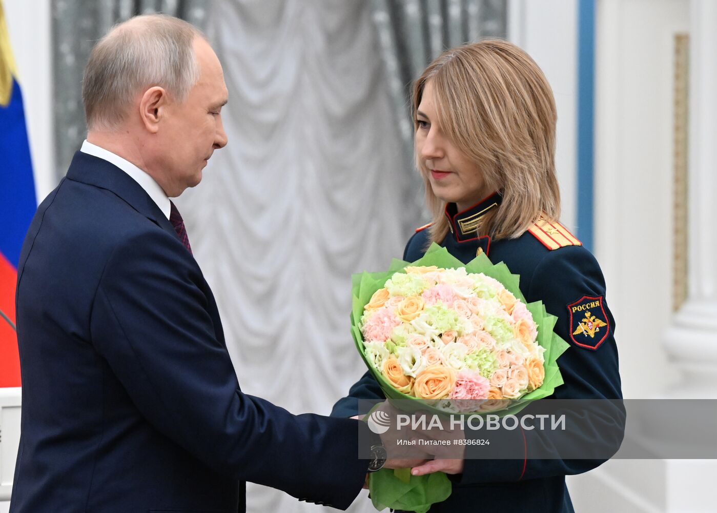 Президент РФ В. Путин вручил государственные награды выдающимся женщинам России