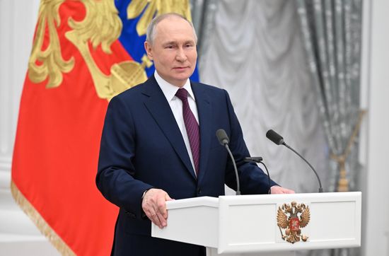 Президент РФ В. Путин вручил государственные награды выдающимся женщинам России
