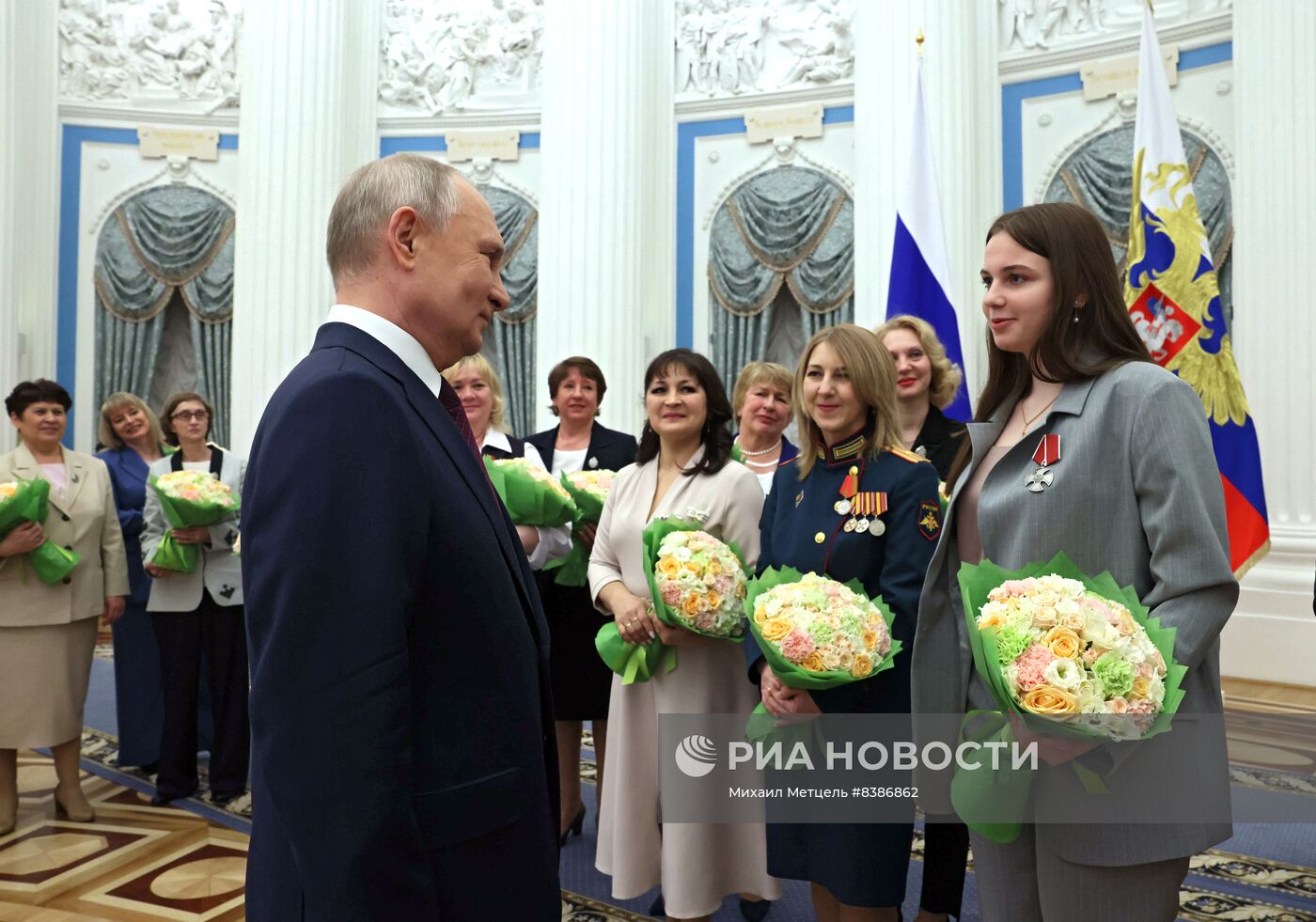 Президент РФ В. Путин вручил государственные награды выдающимся женщинам России