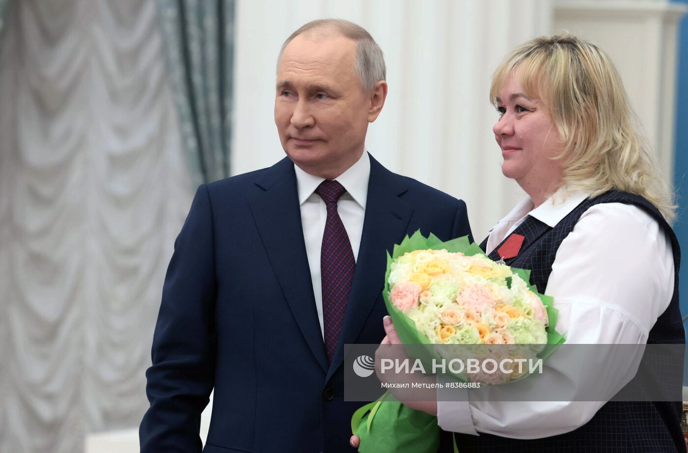Президент РФ В. Путин вручил государственные награды выдающимся женщинам России