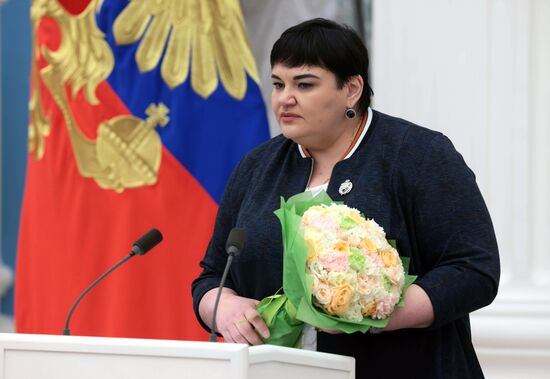 Президент РФ В. Путин вручил государственные награды выдающимся женщинам России
