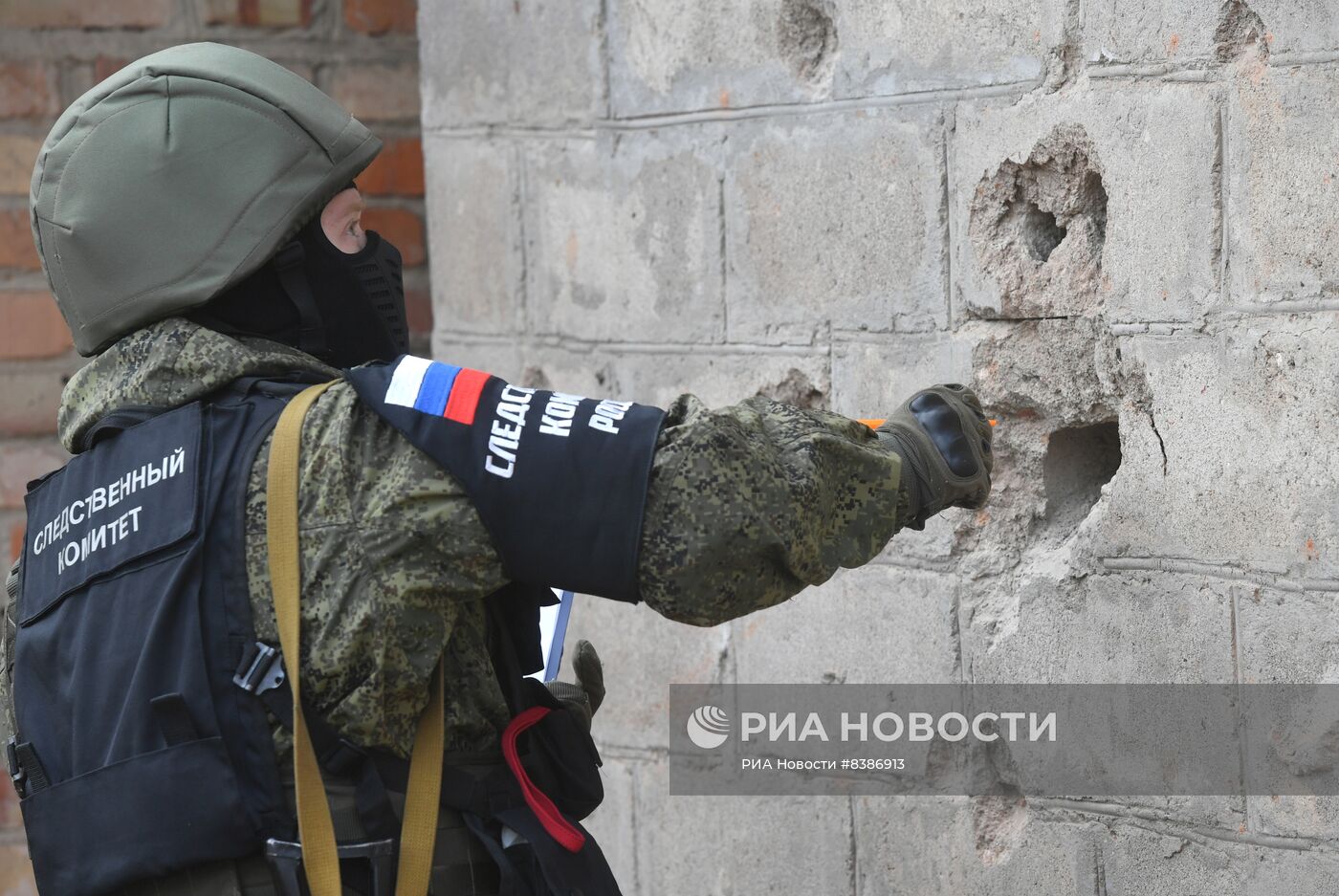 Последствия обстрела ВСУ жилого дома в Пологах Запорожской области